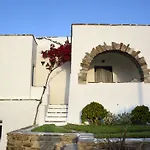 Ostria Hotel Moutsoúna