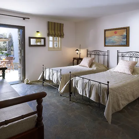 Ostria Hotel Moutsoúna